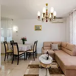 Lichtdurchflutetes Nur 500 Meter Zum Mit Traumhafter Terrasse 아파트 *