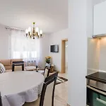 Lichtdurchflutetes Nur 500 Meter Zum Mit Traumhafter Terrasse 포빌레
