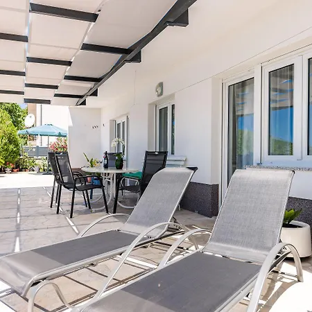 Lichtdurchflutetes Nur 500 Meter Zum Mit Traumhafter Terrasse Apartament Povile