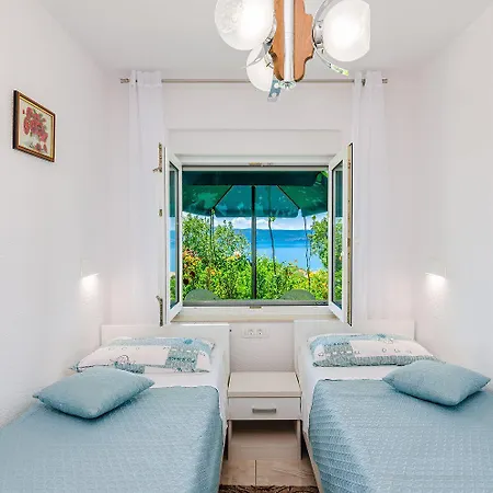 Apartment Lichtdurchflutetes Nur 500 Meter Zum Mit Traumhafter Terrasse Povile