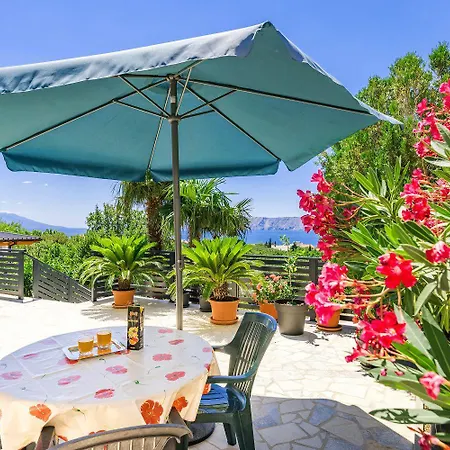 Apartment Lichtdurchflutetes Nur 500 Meter Zum Mit Traumhafter Terrasse Povile