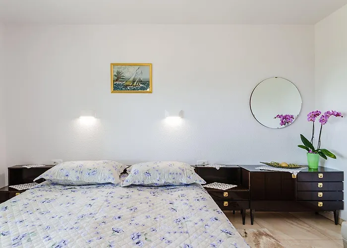 Lichtdurchflutetes Nur 500 Meter Zum Mit Traumhafter Terrasse Apartament Povile